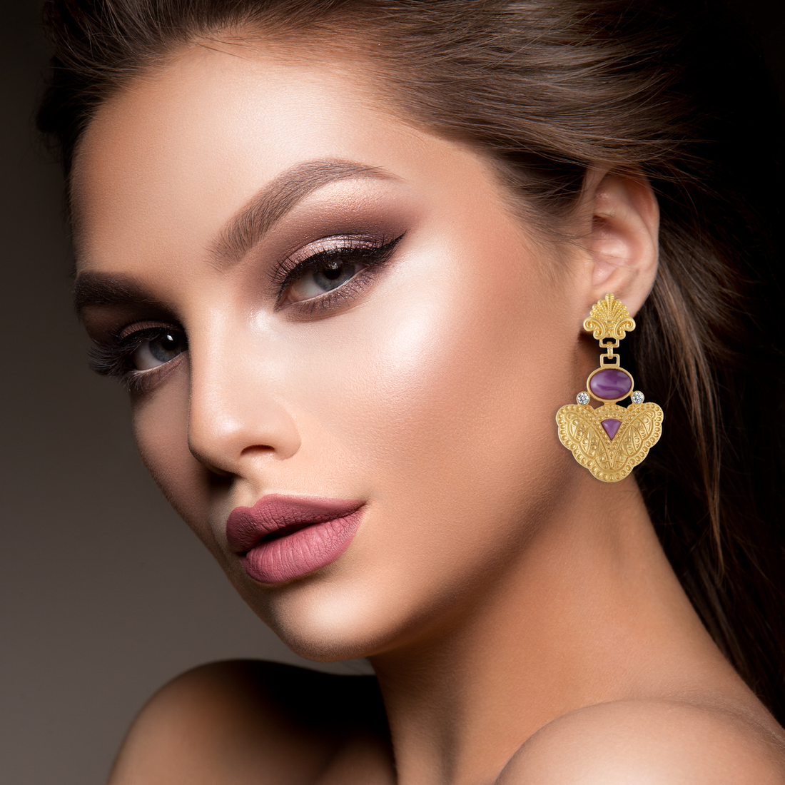 One Earring, Two Faces: The Power of Accessories