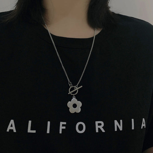 SISSLIA Fashion Gold Plating Stainless Steel Flower Pendant Necklace Custom Hollow Necklace For Women