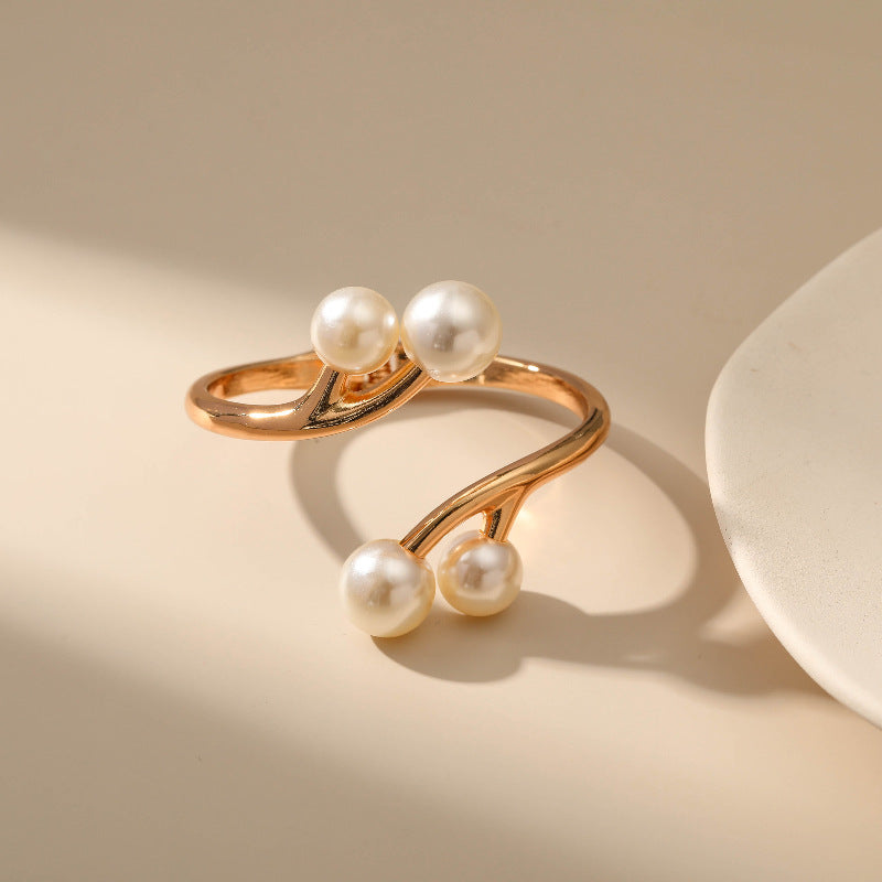 Sisslia Elegant Statement Pearl Gift Bracelet Women Fashion Alloy Cuff Bangle Irregular Semi-Opening Pearl Jewelry Bracelet