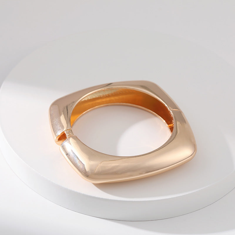 Sisslia Fashion Hot Sale Fashionable Square Bangle Zinc Alloy Gold Plated Bangle Bracelet Jewelry For Women