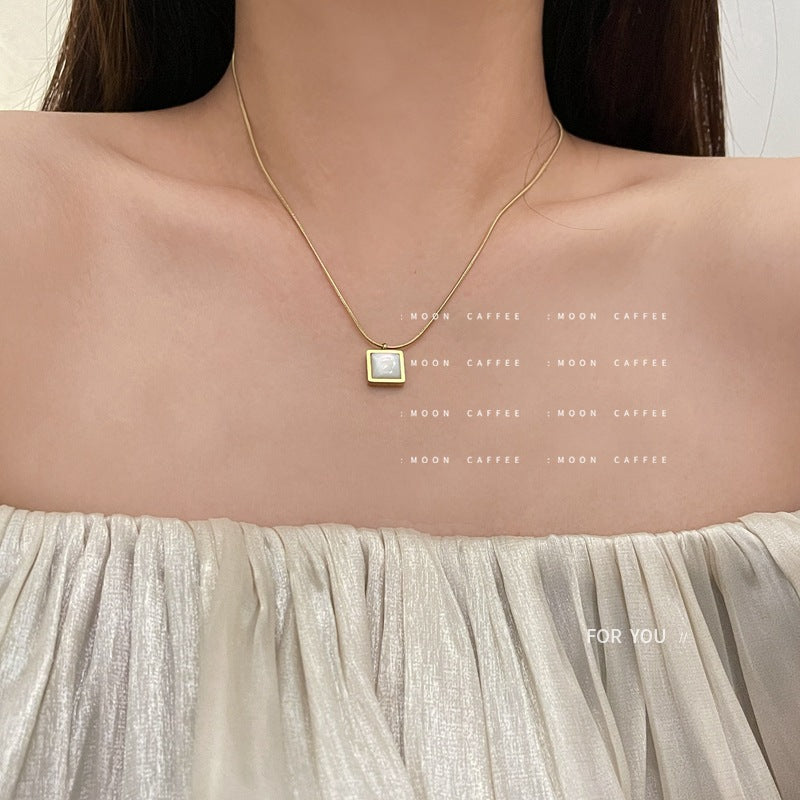 SISSLIA Non-Fading Titanium Steel High Quality Vintage Emerald Square Queen Flower Shell Necklace for Women