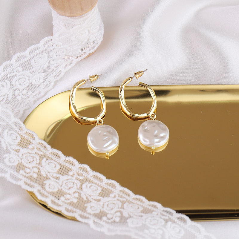Designer Pearl Earrings Vintage Circle Earrings For Women Punk Irregular Baroque Imitation Pearl Earring Round Long Drop Dangle