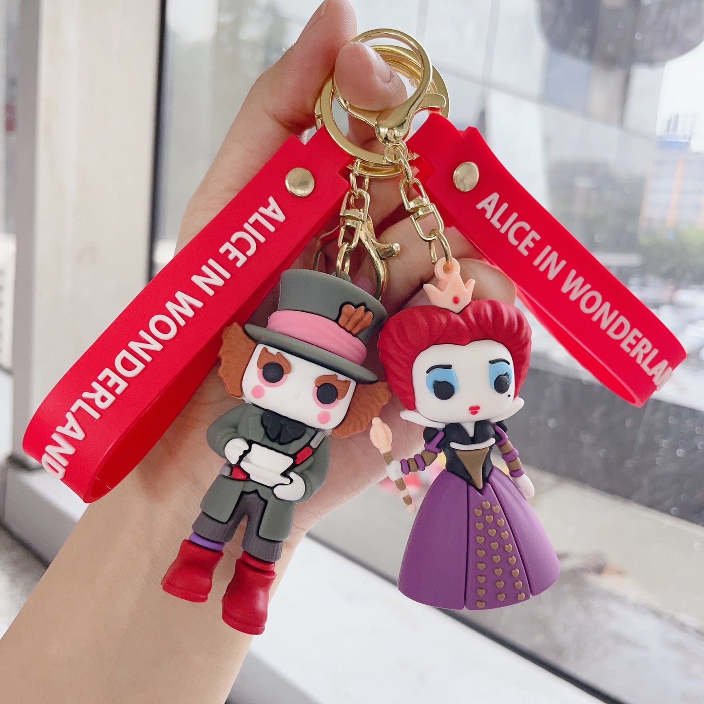 SISSLIA Cartoon Alice in Wonderland Cute Alice Mad Hatter Red Queen Action Model Key Chain Male And Female Bag Accessories