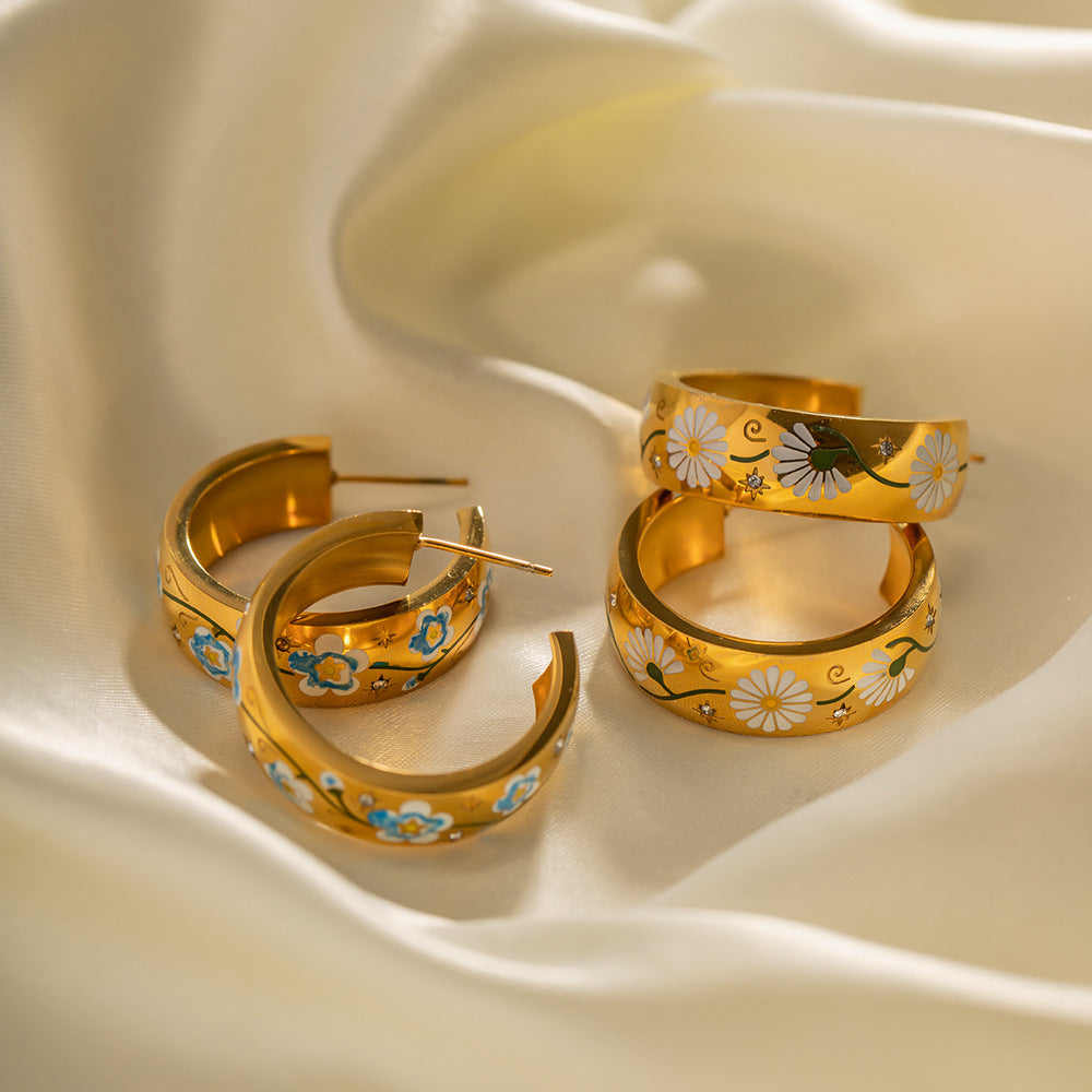 SISSLIA 18k Gold-Plated Stainless Steel Vintage White Flowers Not Fade Niche Design Earrings for Women