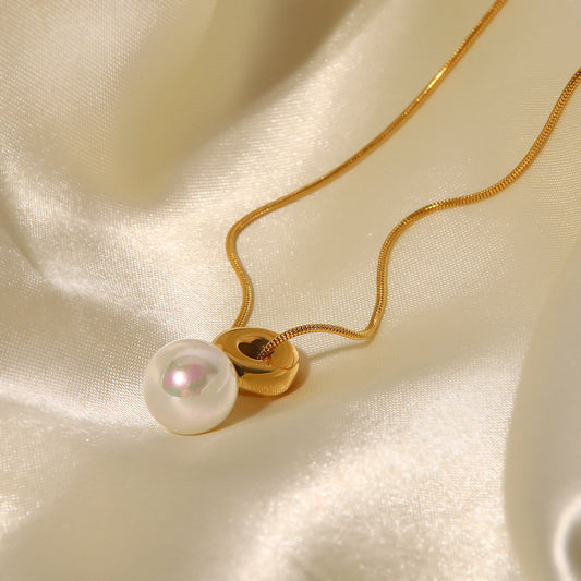 SISSLIA Vintage Stainless Steel Trend-Highlighting Pearl Gold-Plated Pendant Necklace for Women